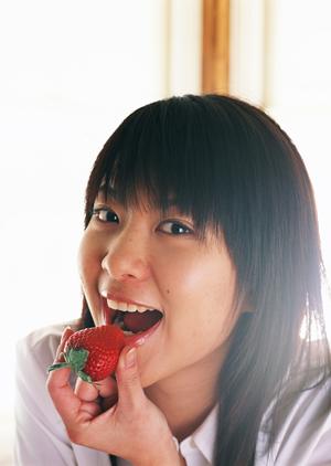 新宿のバーで友人と語り合う楽しさ